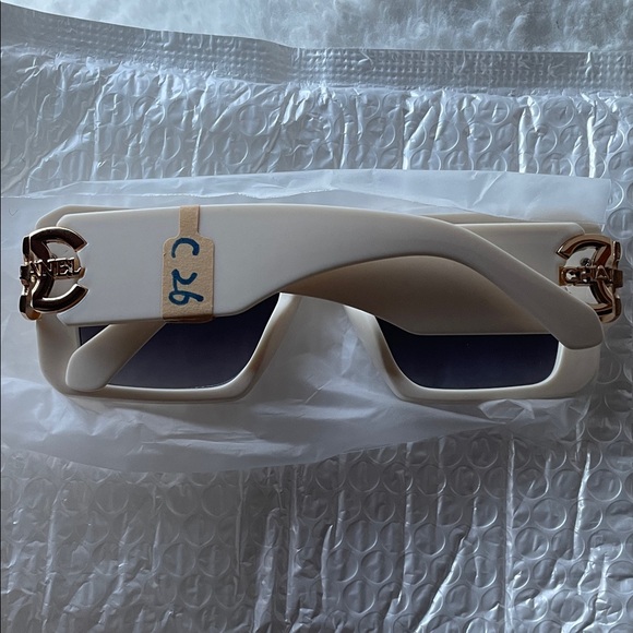 Chic Cream Sunglasses - Picture 8 of 8